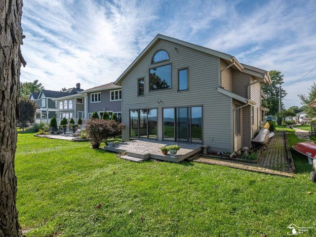 3360 Lakeshore Drive, Frenchtown Twp, MI 48162