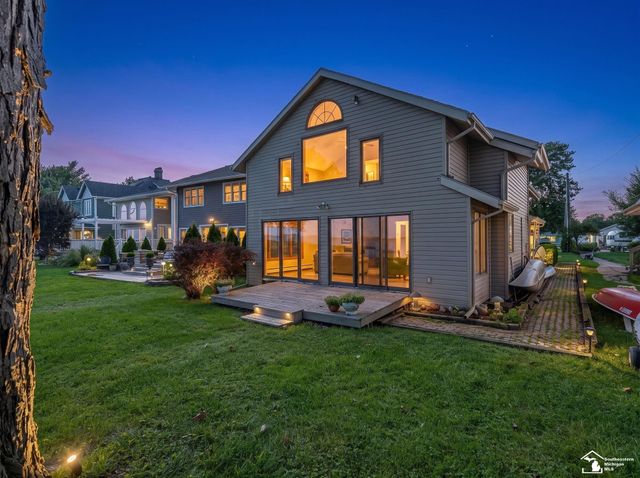 3360 Lakeshore Drive, Frenchtown Twp, MI 48162