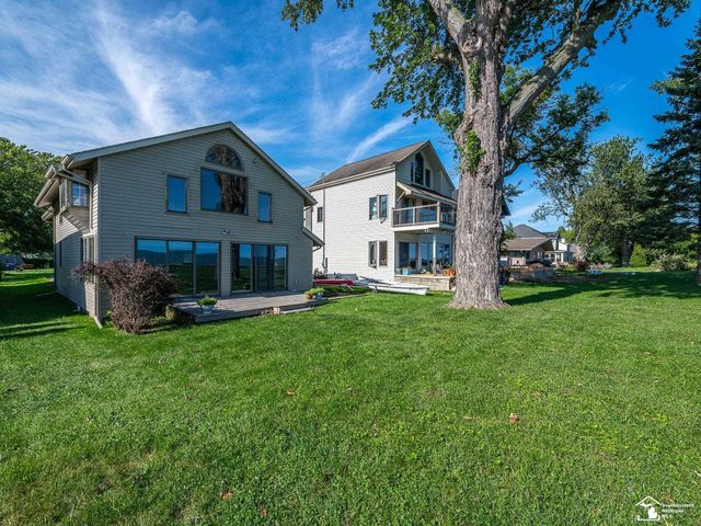 3360 Lakeshore Drive, Frenchtown Twp, MI 48162