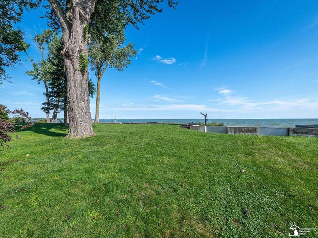 3360 Lakeshore Drive, Frenchtown Twp, MI 48162