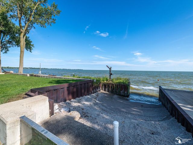 3360 Lakeshore Drive, Frenchtown Twp, MI 48162