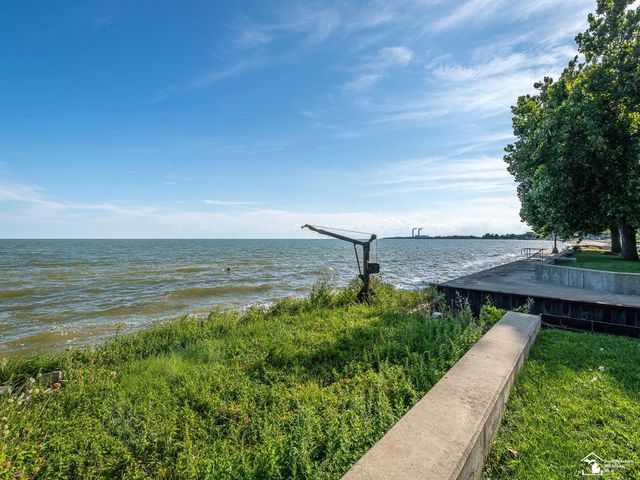 3360 Lakeshore Drive, Frenchtown Twp, MI 48162
