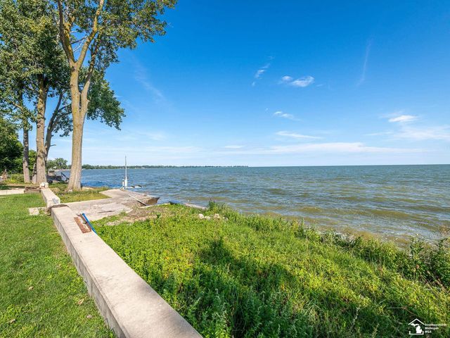 3360 Lakeshore Drive, Frenchtown Twp, MI 48162