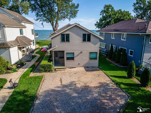 3360 Lakeshore Drive, Frenchtown Twp, MI 48162