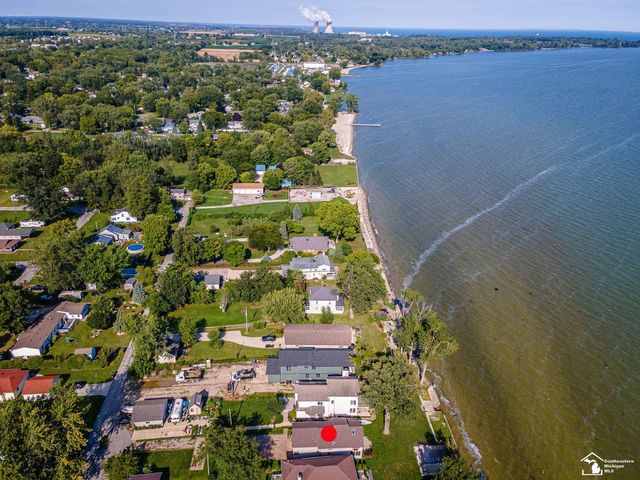 3360 Lakeshore Drive, Frenchtown Twp, MI 48162