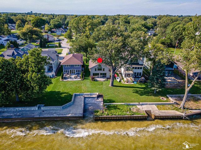 3360 Lakeshore Drive, Frenchtown Twp, MI 48162