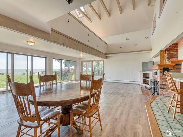 3360 Lakeshore Drive, Frenchtown Twp, MI 48162