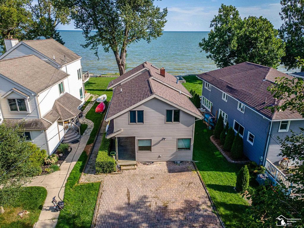 3360 Lakeshore Drive, Frenchtown Twp, MI 48162