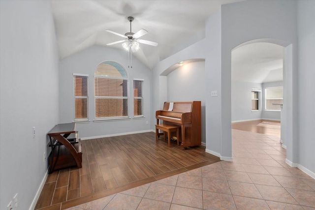 8215 Hayden Cove Drive, Tomball, TX 77375