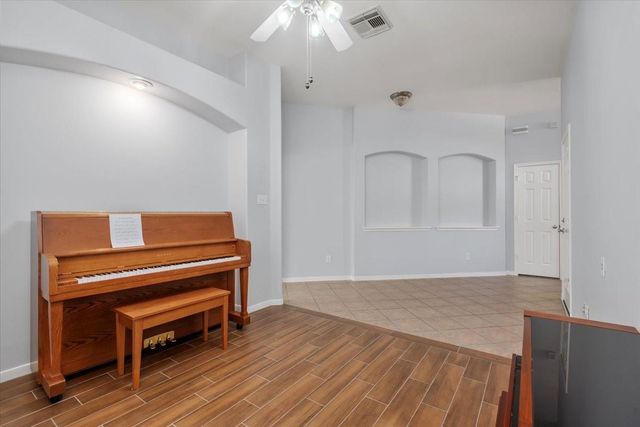 8215 Hayden Cove Drive, Tomball, TX 77375