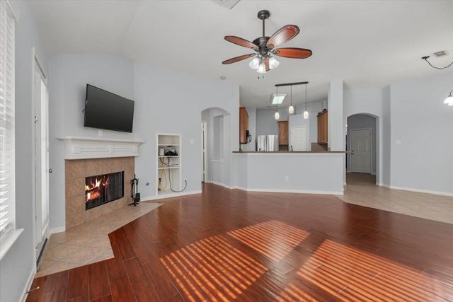 8215 Hayden Cove Drive, Tomball, TX 77375