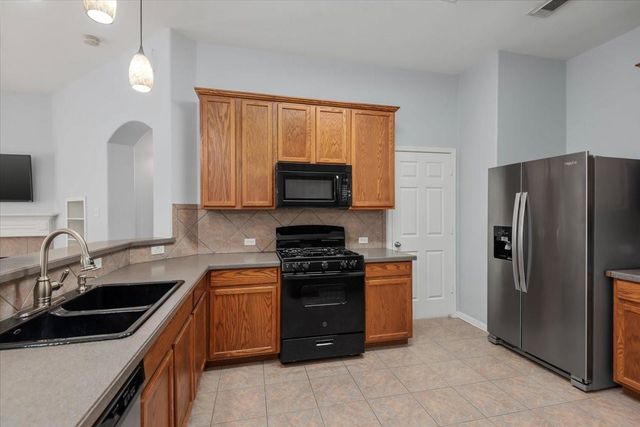 8215 Hayden Cove Drive, Tomball, TX 77375