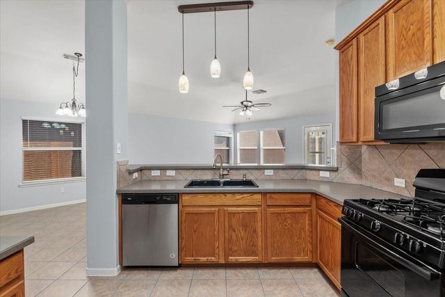 8215 Hayden Cove Drive, Tomball, TX 77375