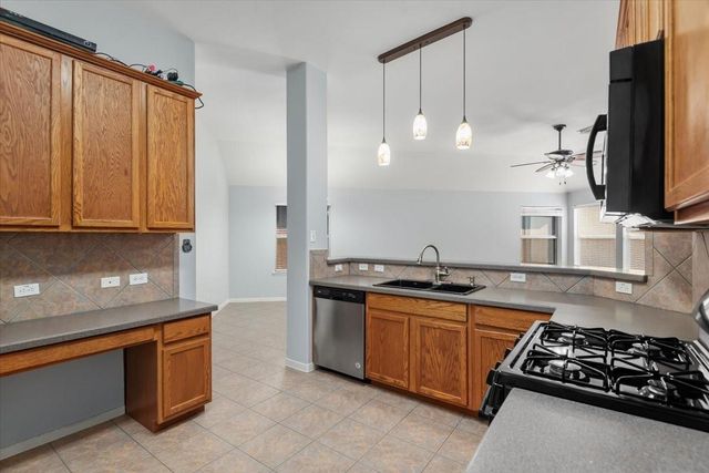 8215 Hayden Cove Drive, Tomball, TX 77375