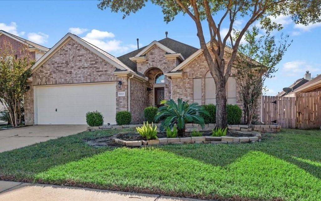 8215 Hayden Cove Drive, Tomball, TX 77375