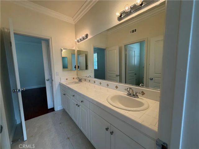 47 Snowdrop Tree, Irvine, CA 92606