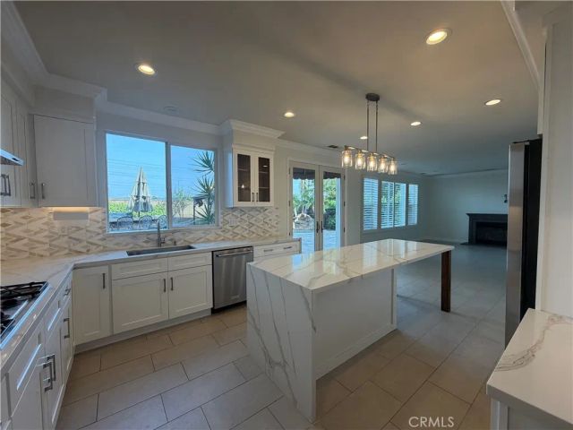 47 Snowdrop Tree, Irvine, CA 92606