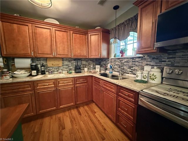 400 Croydon Lane, Winston-salem, NC 27107