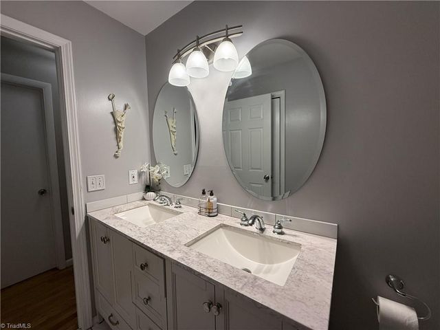 400 Croydon Lane, Winston-salem, NC 27107