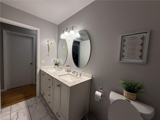 400 Croydon Lane, Winston-salem, NC 27107