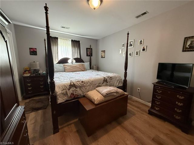 400 Croydon Lane, Winston-salem, NC 27107