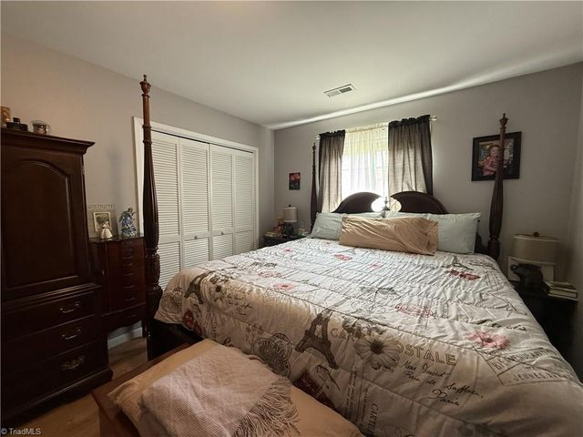 400 Croydon Lane, Winston-salem, NC 27107