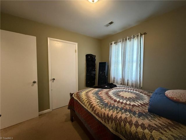 400 Croydon Lane, Winston-salem, NC 27107