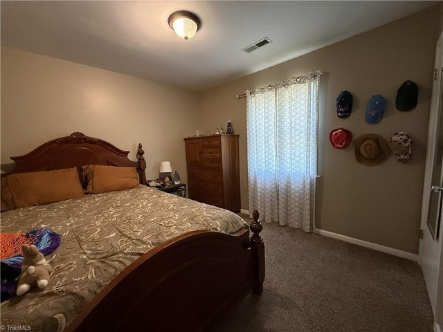 400 Croydon Lane, Winston-salem, NC 27107