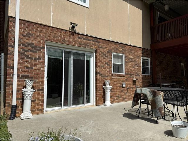 400 Croydon Lane, Winston-salem, NC 27107