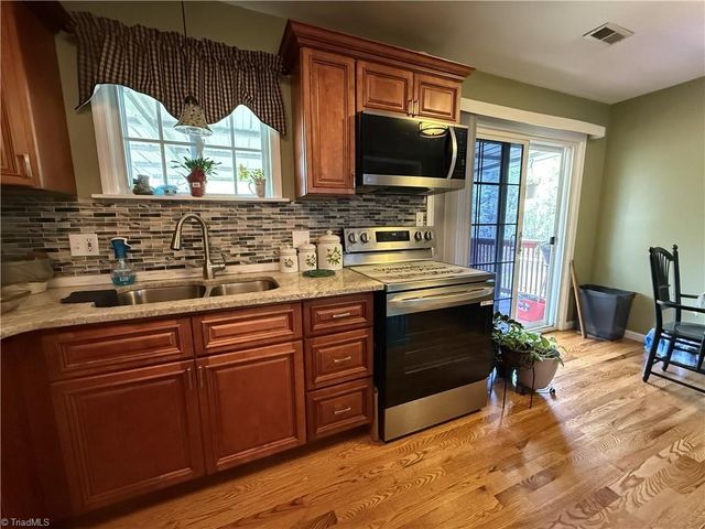 400 Croydon Lane, Winston-salem, NC 27107