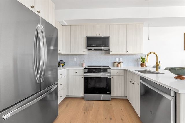 34 Oak Street 104, Boston, MA 02136