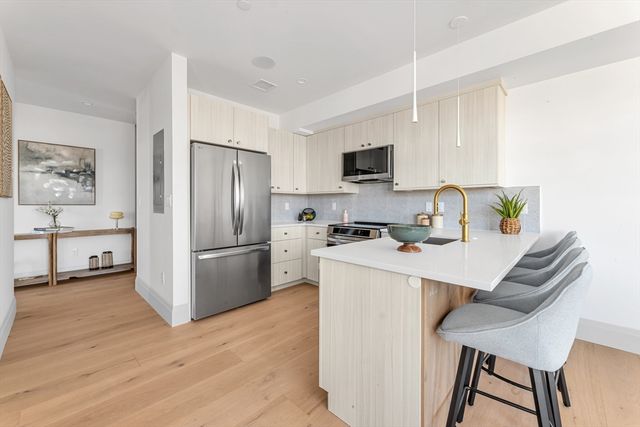 34 Oak Street 104, Boston, MA 02136