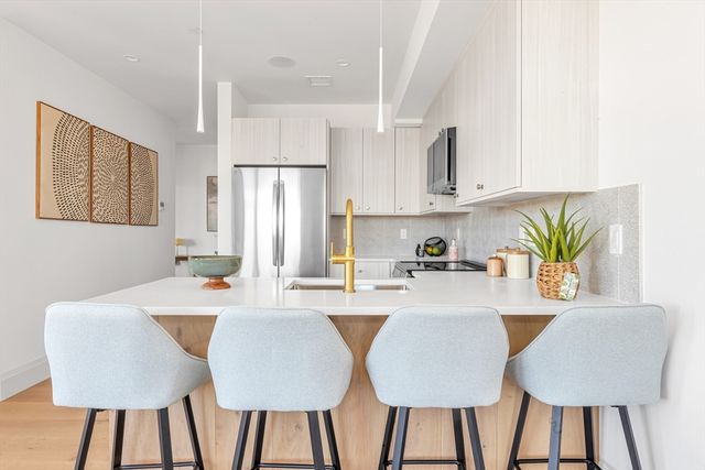 34 Oak Street 104, Boston, MA 02136