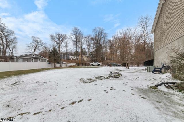 19 Ivy Pl, West Milford Twp., NJ 07480