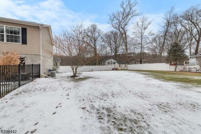 19 Ivy Pl, West Milford Twp., NJ 07480