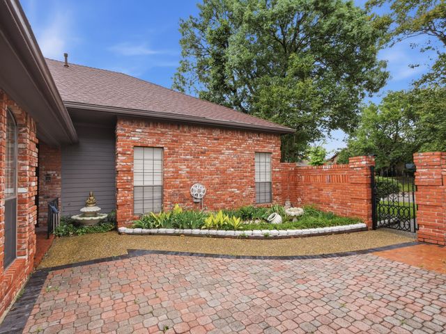 10211 Shadow Way, Dallas, TX 75243