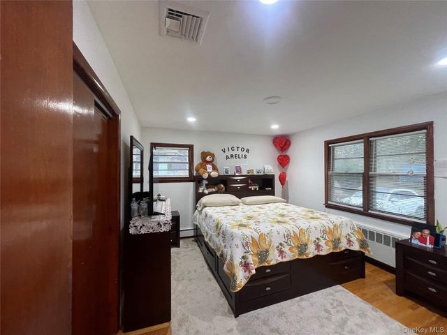 30 Oakcrest Avenue, Middle Island, NY 11953