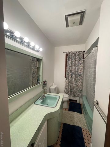 30 Oakcrest Avenue, Middle Island, NY 11953