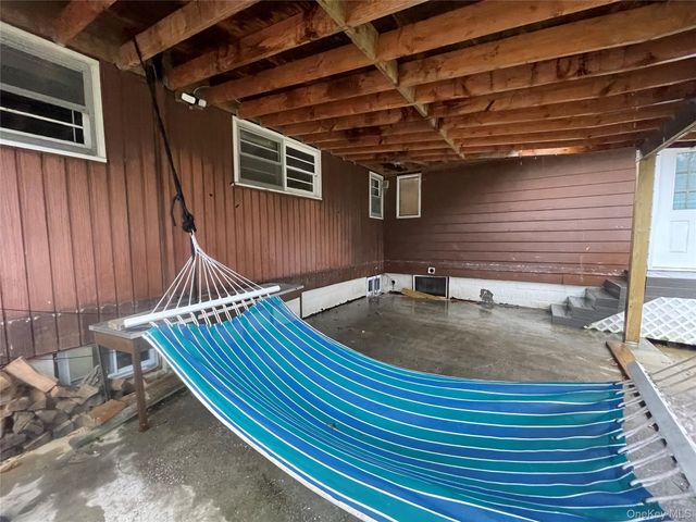 30 Oakcrest Avenue, Middle Island, NY 11953