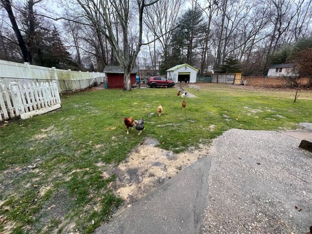 30 Oakcrest Avenue, Middle Island, NY 11953