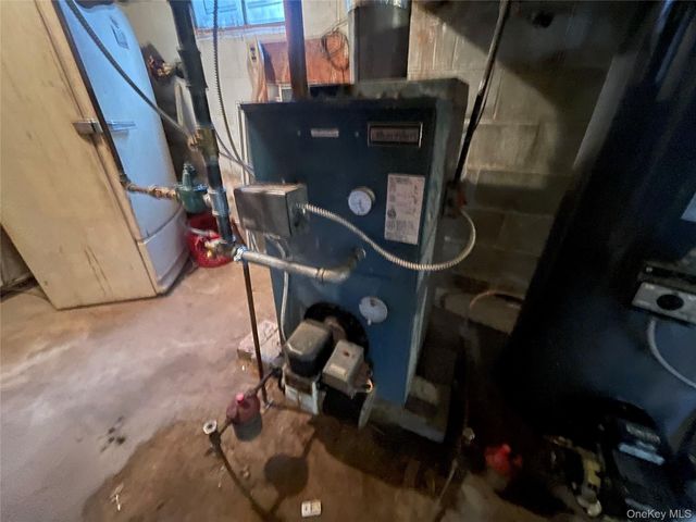 30 Oakcrest Avenue, Middle Island, NY 11953