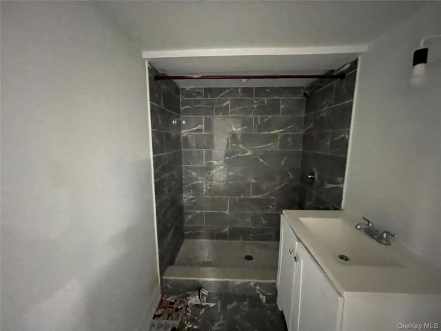 30 Oakcrest Avenue, Middle Island, NY 11953