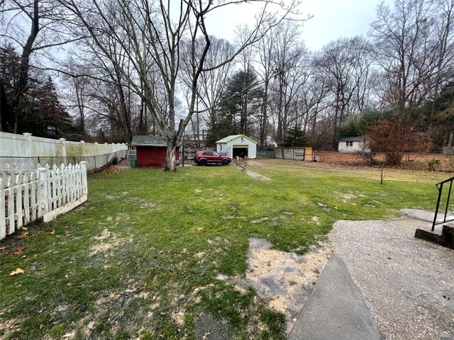 30 Oakcrest Avenue, Middle Island, NY 11953