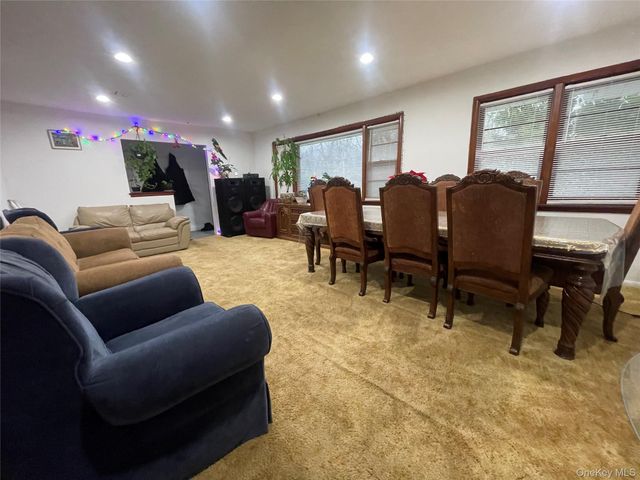 30 Oakcrest Avenue, Middle Island, NY 11953