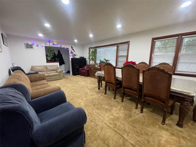 30 Oakcrest Avenue, Middle Island, NY 11953