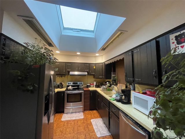 30 Oakcrest Avenue, Middle Island, NY 11953