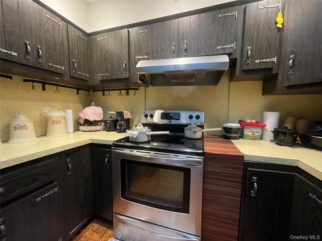 30 Oakcrest Avenue, Middle Island, NY 11953