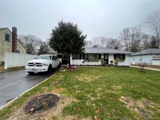 30 Oakcrest Avenue, Middle Island, NY 11953