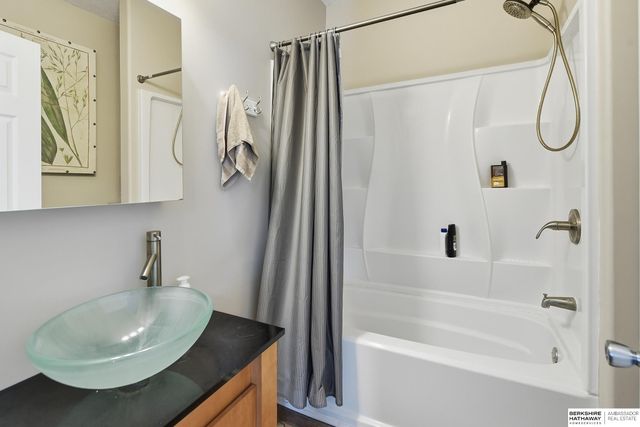 710 S Washington Street, Papillion, NE 68046