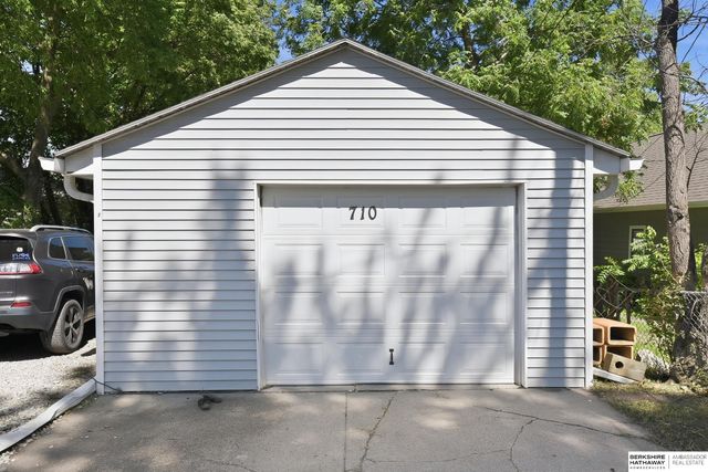 710 S Washington Street, Papillion, NE 68046
